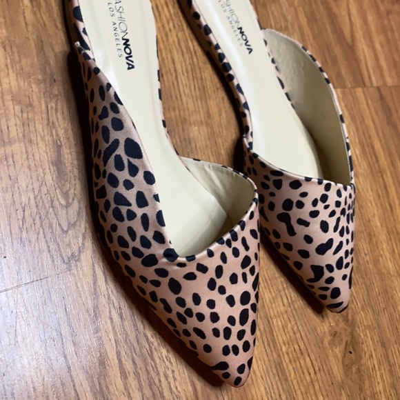 Size 6 fashion nova leopard slides - Picture 4 of 4